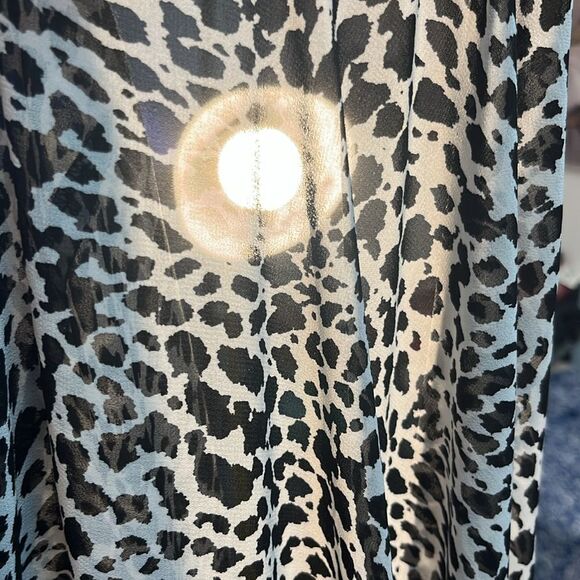 NWOT Two by Vince Camuto Sheer Animal Print Top - Picture 9 of 10